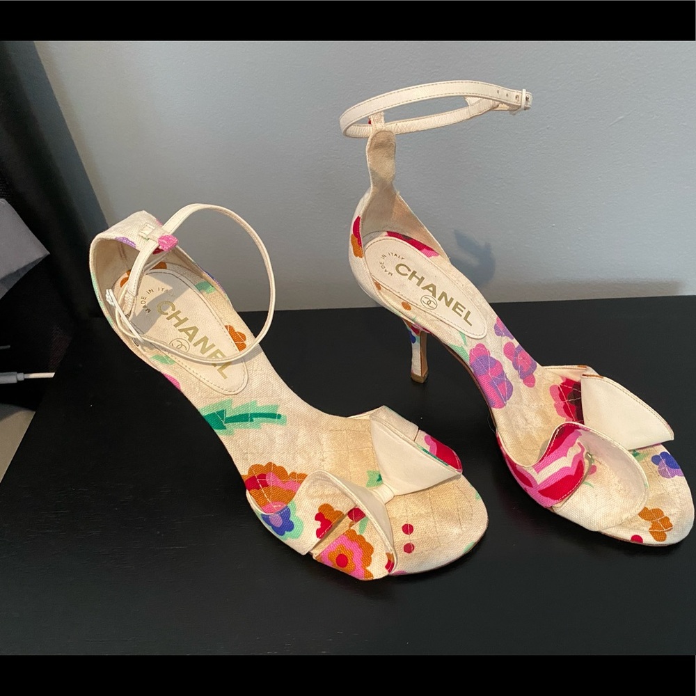 Chanel Floral Sandals with Heel - 37